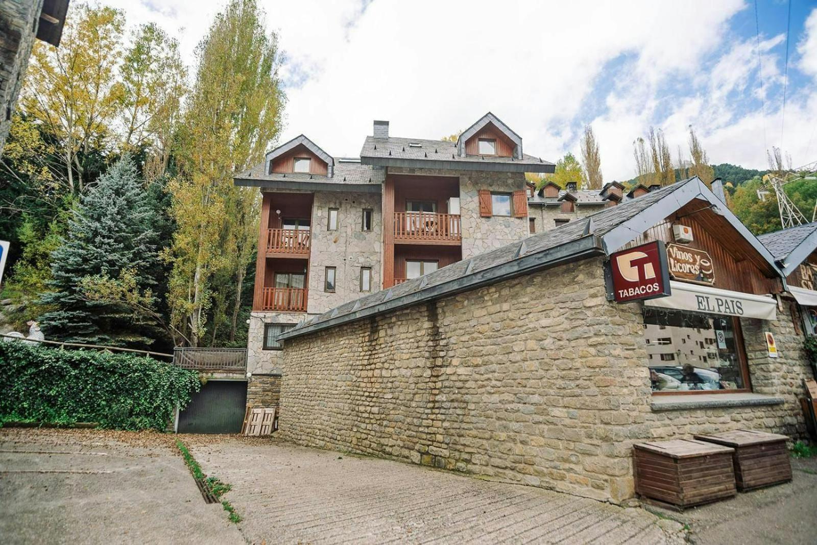 La Casita Del Arbol Apartamento Sallent de Gállego Exterior foto