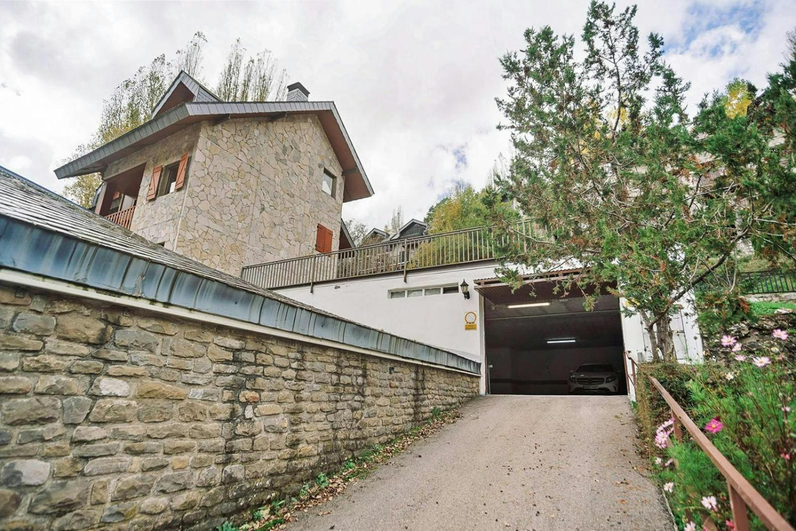 La Casita Del Arbol Apartamento Sallent de Gállego Exterior foto